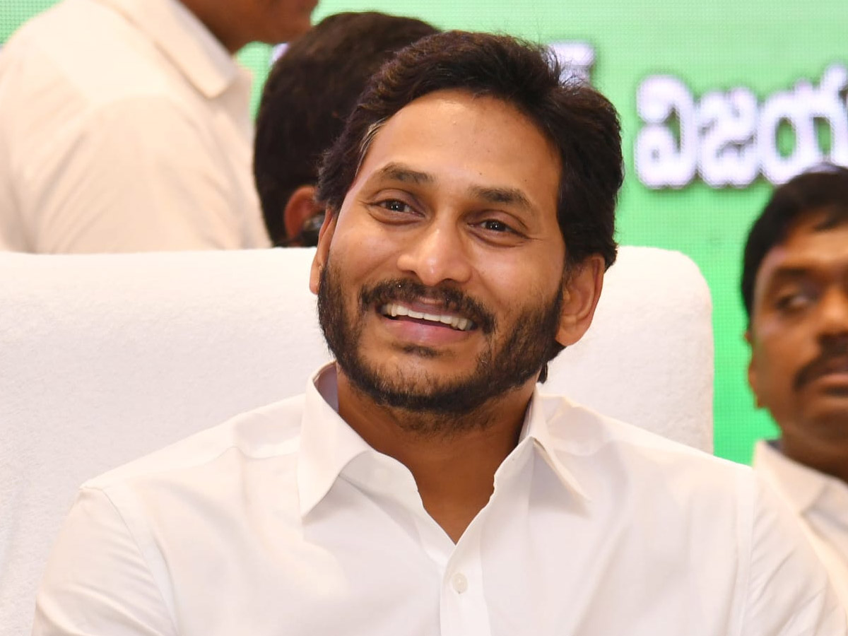 CM YS Jagan Attends Volunteer Vandanam Award Presentation In Vijayawada Photos - Sakshi17