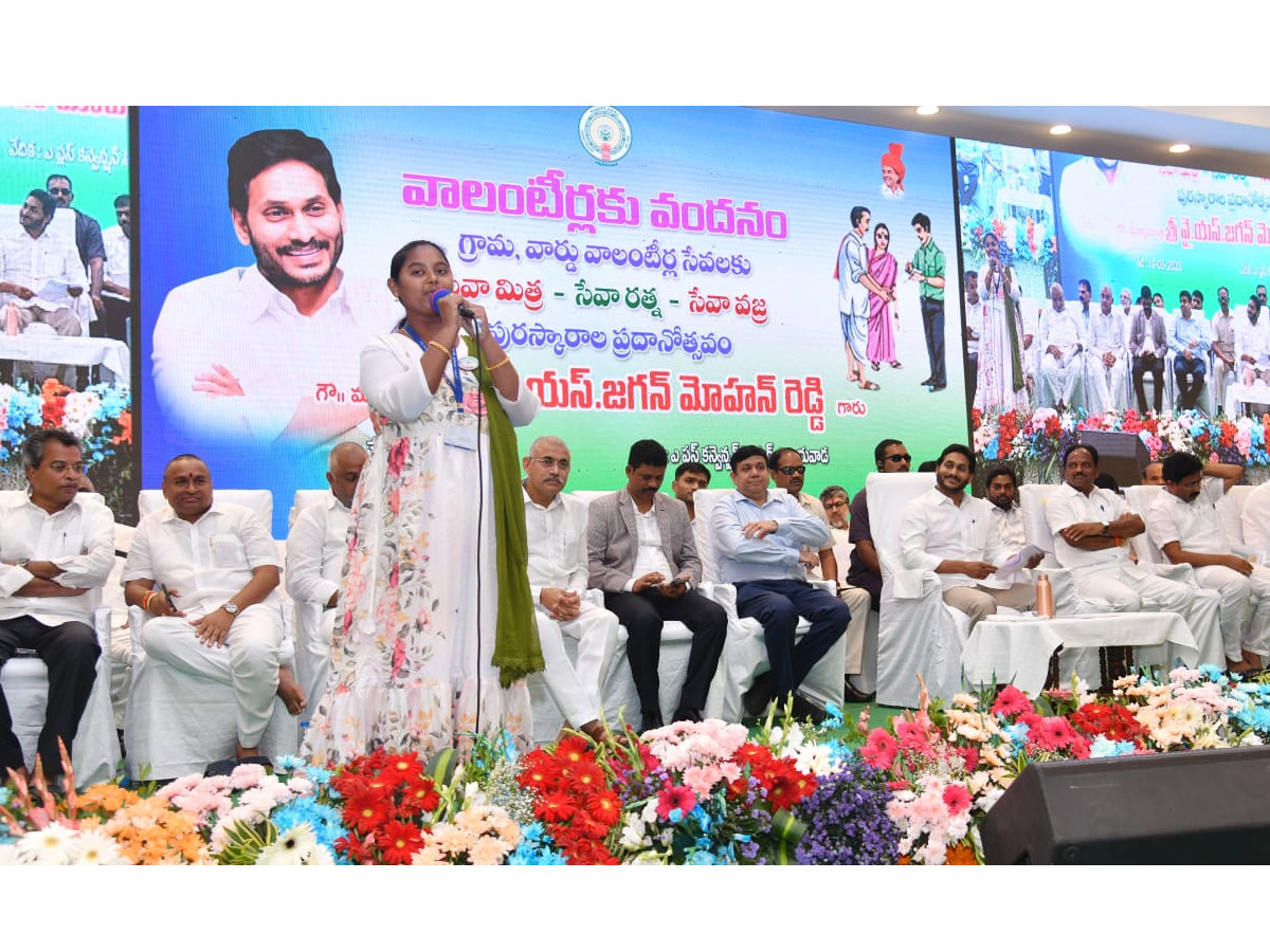 CM YS Jagan Attends Volunteer Vandanam Award Presentation In Vijayawada Photos - Sakshi20