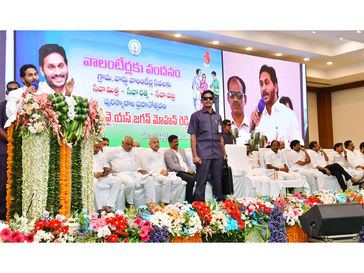 CM YS Jagan Attends Volunteer Vandanam Award Presentation In Vijayawada Photos - Sakshi36