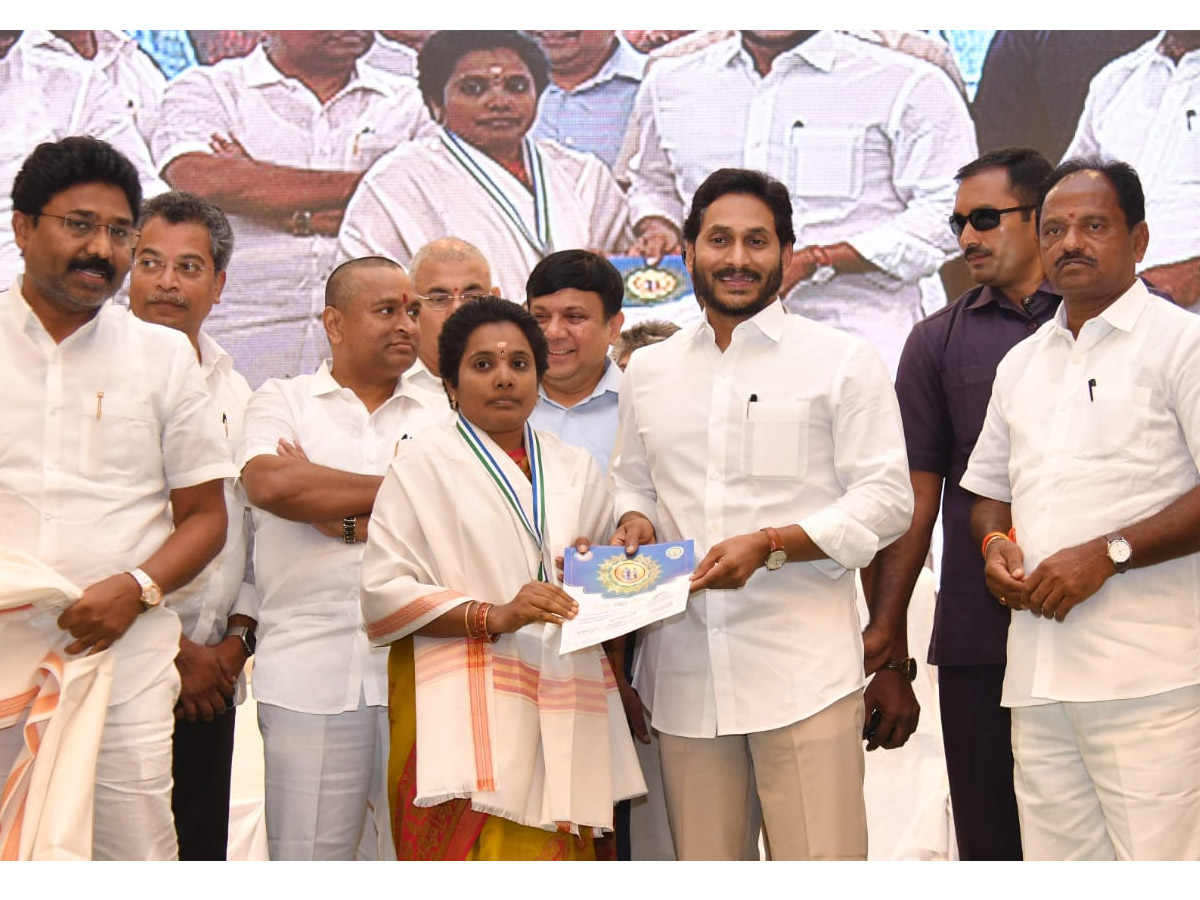 CM YS Jagan Attends Volunteer Vandanam Award Presentation In Vijayawada Photos - Sakshi41