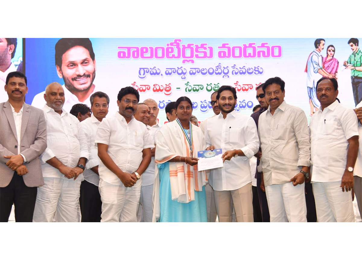 CM YS Jagan Attends Volunteer Vandanam Award Presentation In Vijayawada Photos - Sakshi42