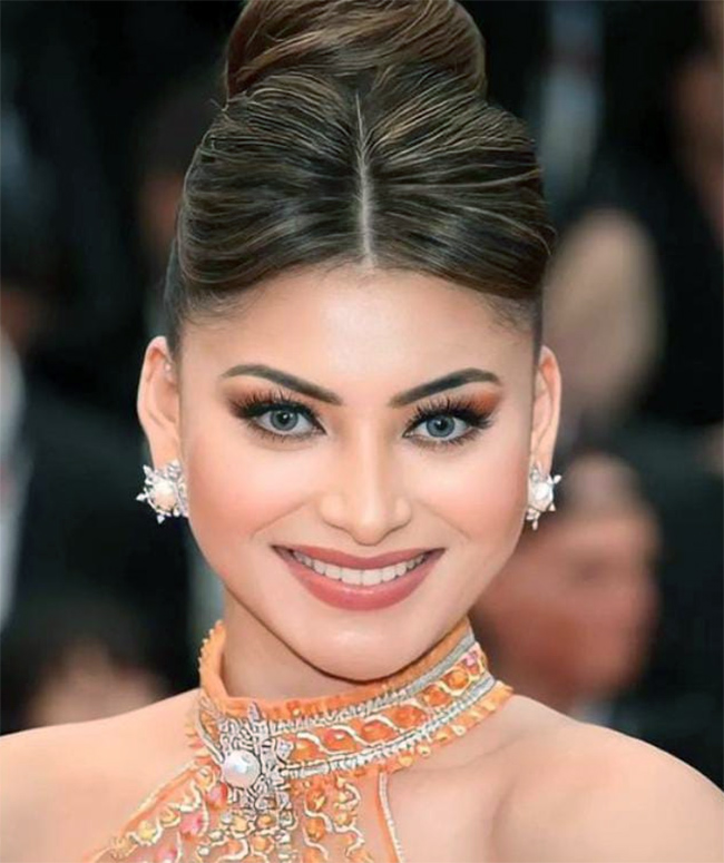 Cannes Film Festival 2023: Urvashi Rautela Pics - Sakshi5