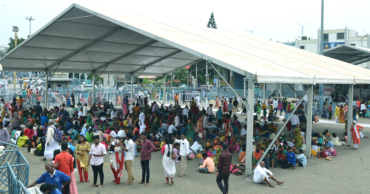 Devotees Rush At Tirumala Photos Gallery - Sakshi2