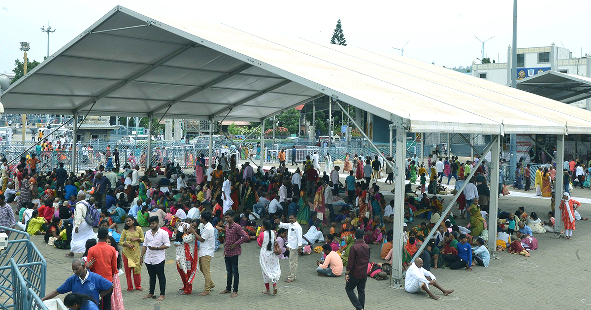 Devotees Rush At Tirumala Photos Gallery - Sakshi6