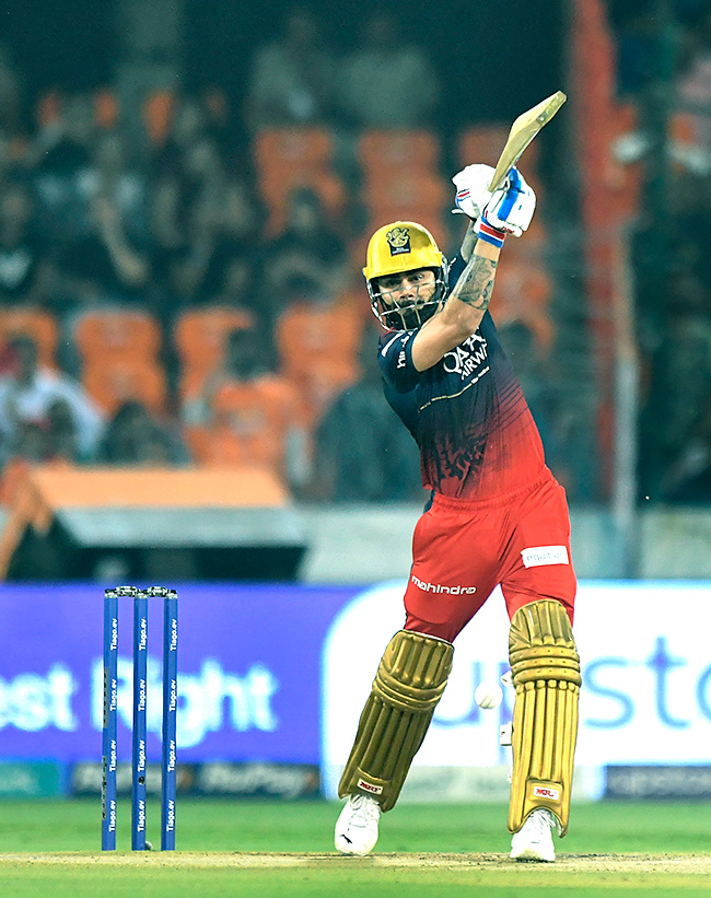 virat kohli 100 celebration Sunrisers Hyderabad cricket match pics - Sakshi4