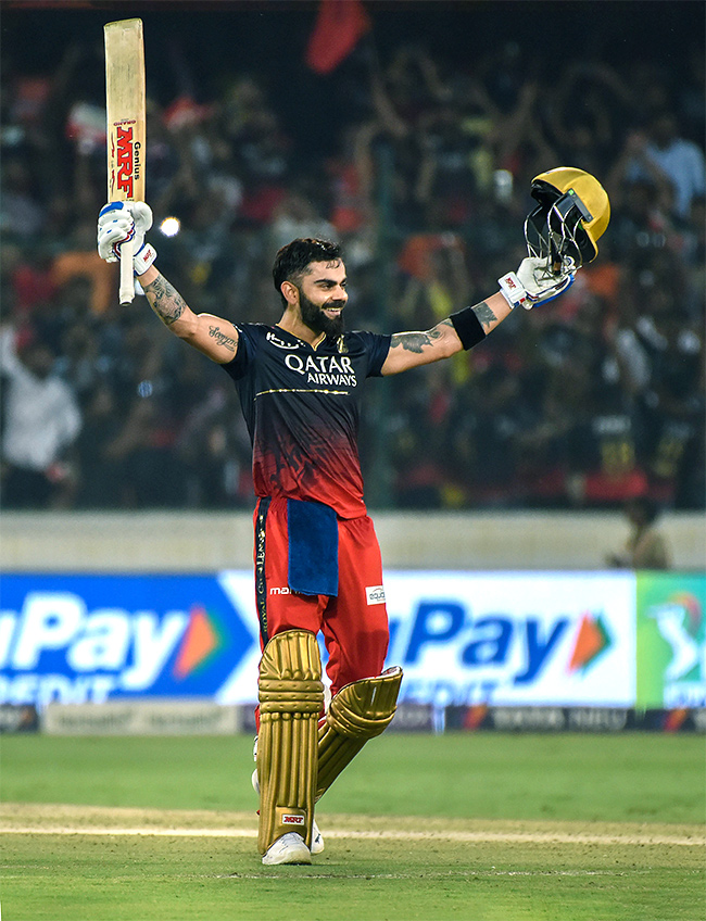 virat kohli 100 celebration Sunrisers Hyderabad cricket match pics - Sakshi20