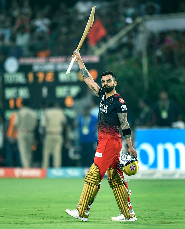 virat kohli 100 celebration Sunrisers Hyderabad cricket match pics - Sakshi22