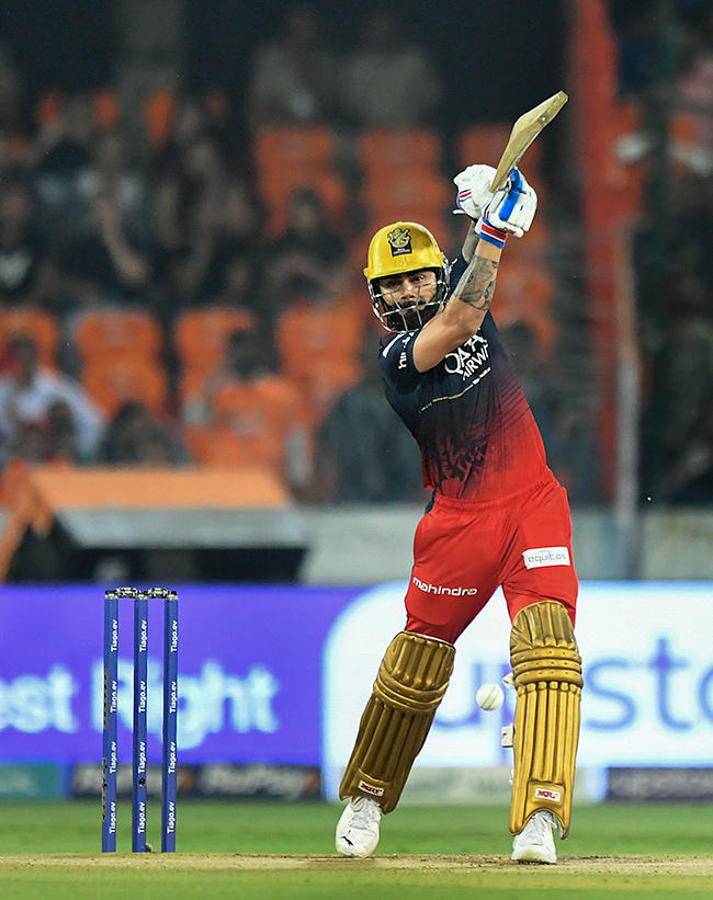 virat kohli 100 celebration Sunrisers Hyderabad cricket match pics - Sakshi23