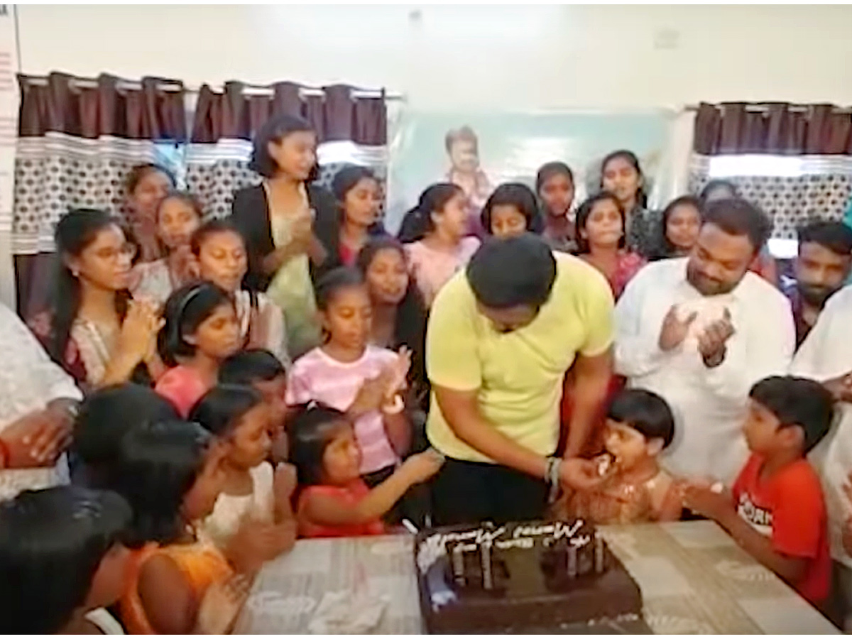 Manchu Manoj Celebrated His Birthday With Kids Photos - Sakshi5