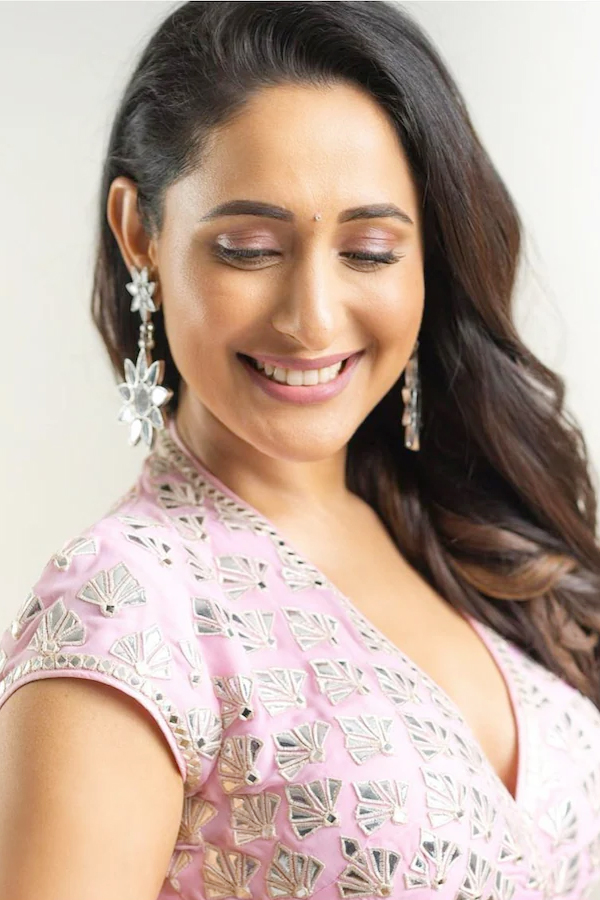 indian actress pragya jaiswal photos - Sakshi11