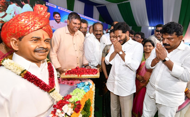 CM YS Jagan Machilipatnam Public Meeting Photos - Sakshi7