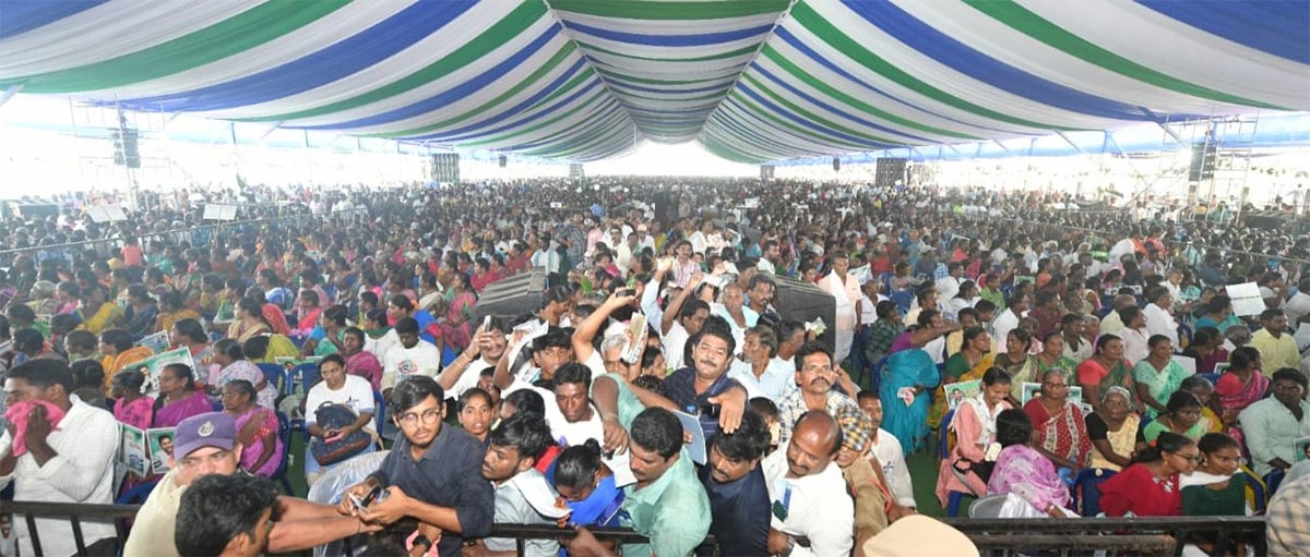 Machilipatnam: Huge Crowd Attend CM Jagan public meeting Photos - Sakshi13