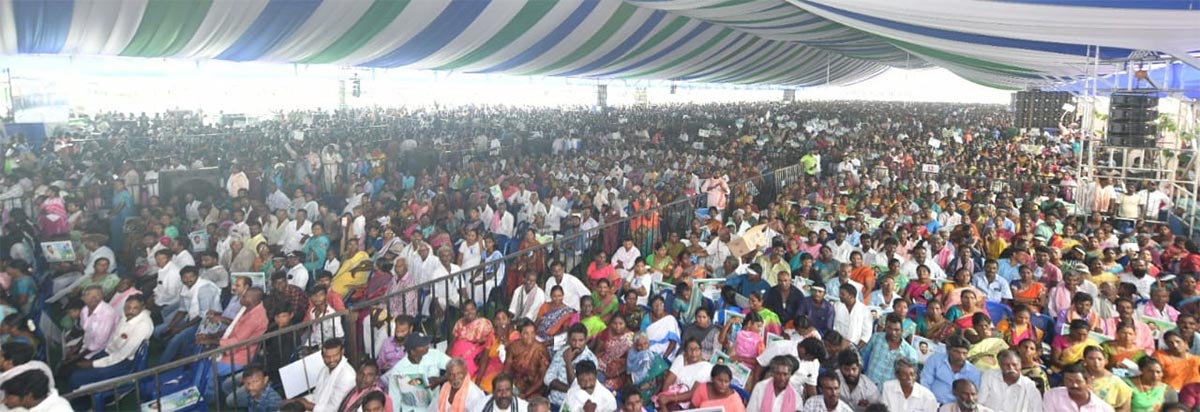 Machilipatnam: Huge Crowd Attend CM Jagan public meeting Photos - Sakshi14