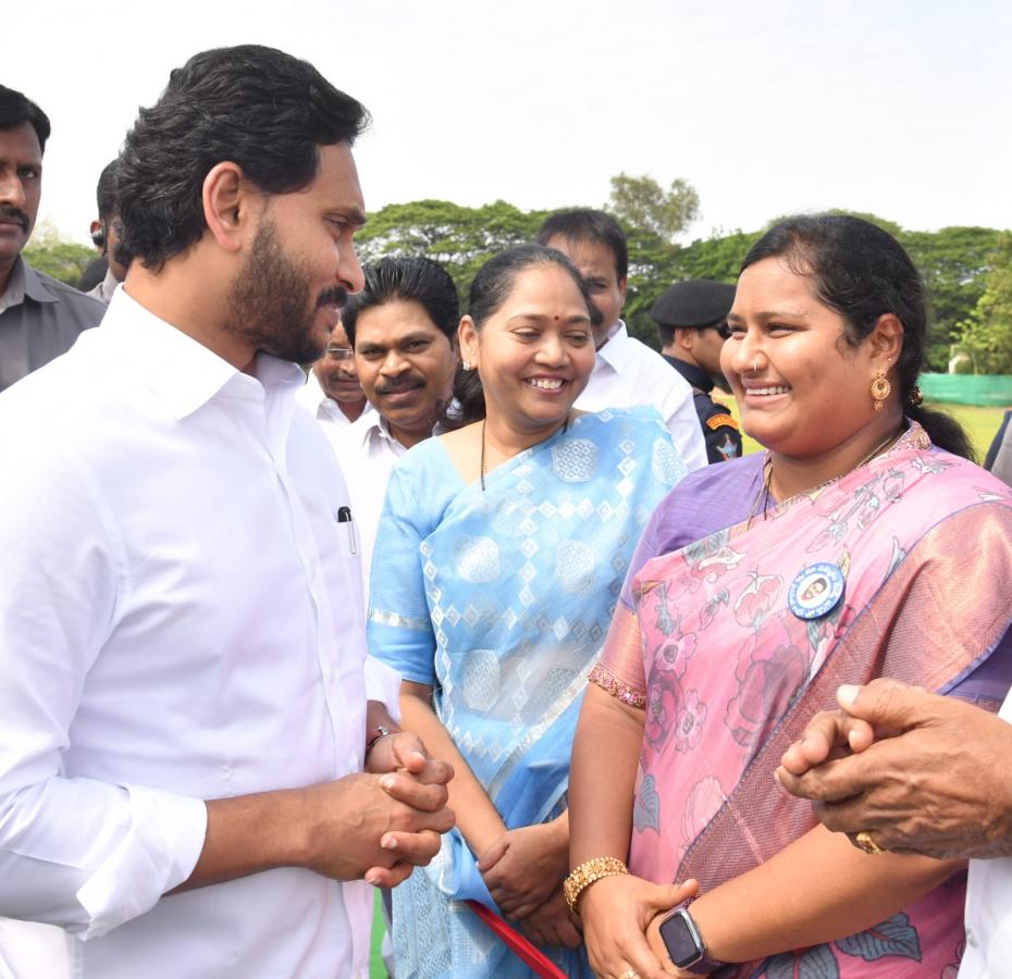 AP CM YS Jagan Console To YSRCP MLA Maddali Giridhar Family Photo Gallery - Sakshi6