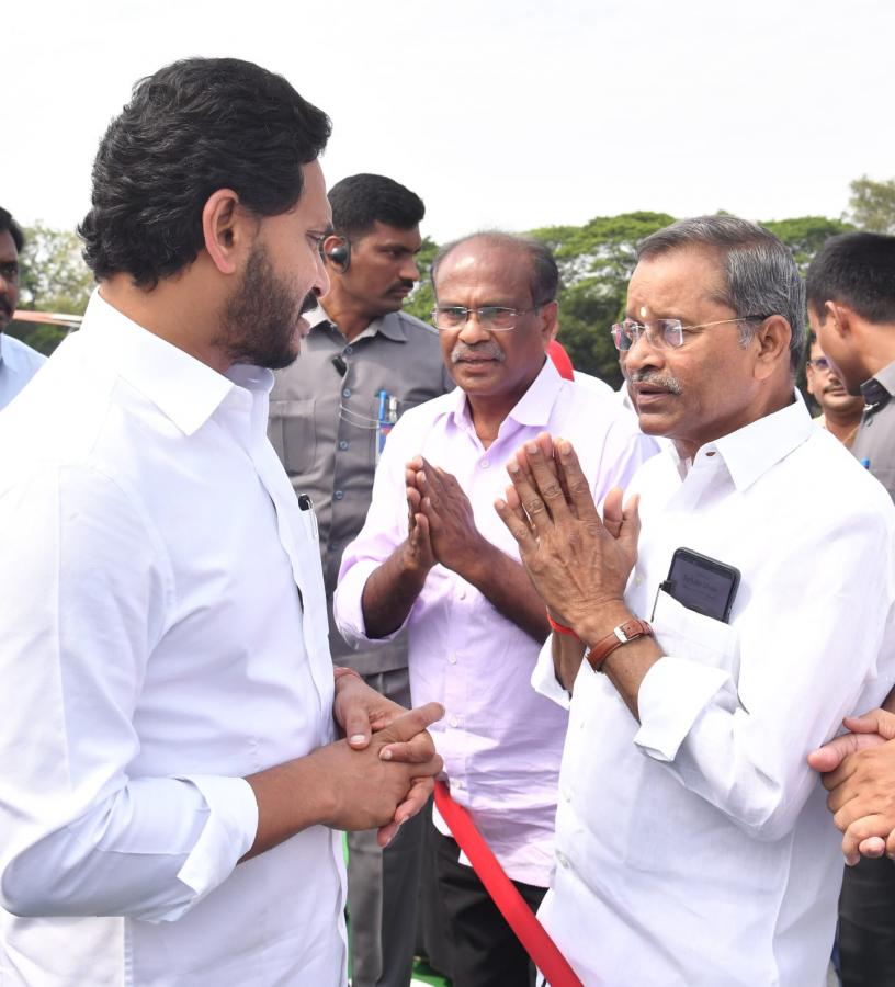 AP CM YS Jagan Console To YSRCP MLA Maddali Giridhar Family Photo Gallery - Sakshi7