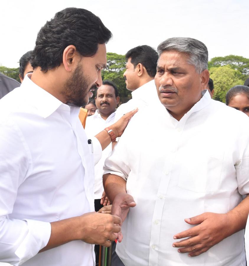 AP CM YS Jagan Console To YSRCP MLA Maddali Giridhar Family Photo Gallery - Sakshi13