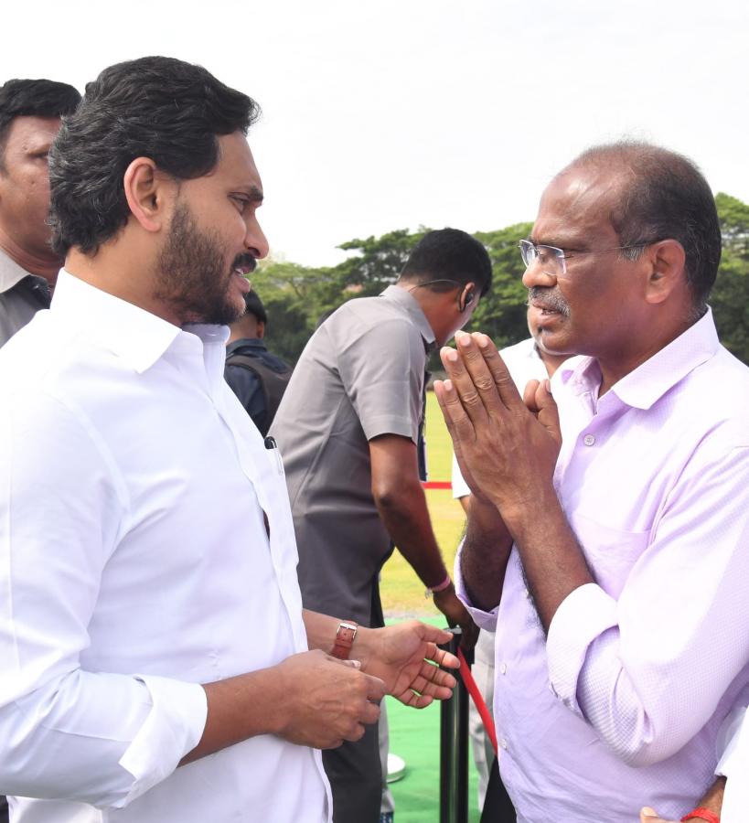 AP CM YS Jagan Console To YSRCP MLA Maddali Giridhar Family Photo Gallery - Sakshi19