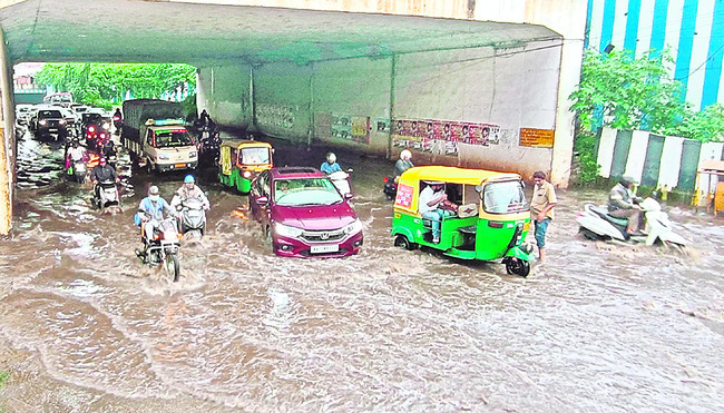 ఓకళిపురం అండర్‌పాస్‌ కింద వాననీటి ఉప్పెన3