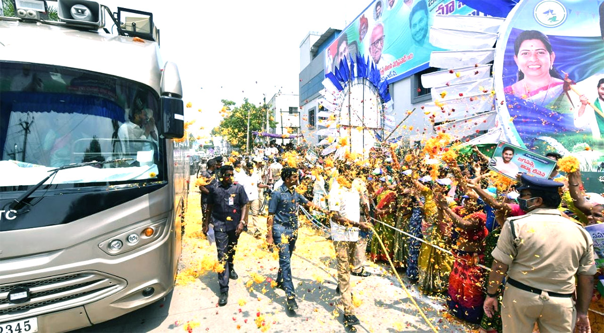 CM YS Jagan East Godavari Kovvur Tour Photos - Sakshi11