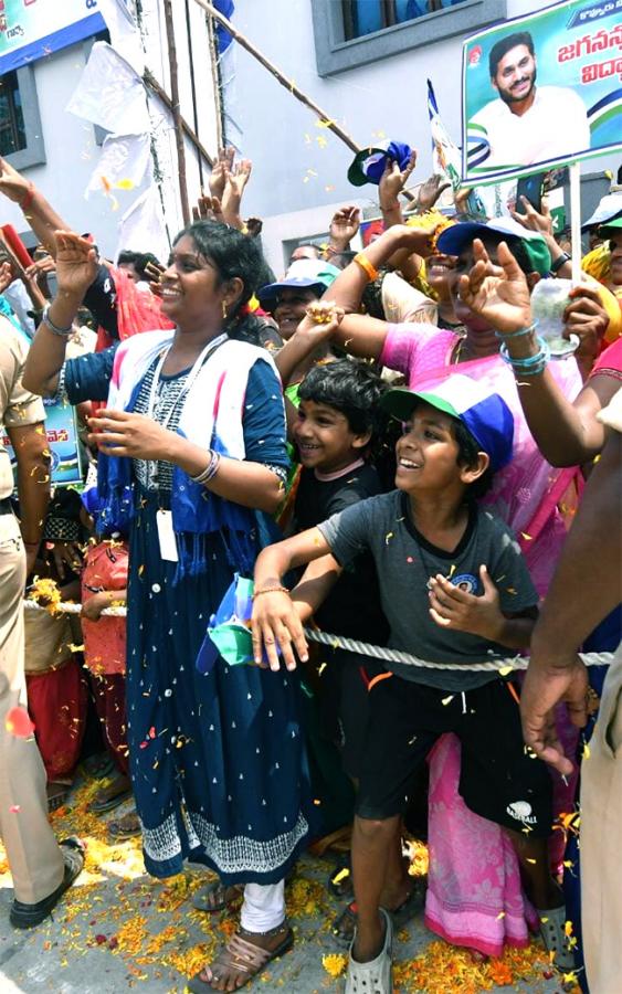 CM YS Jagan East Godavari Kovvur Tour Photos - Sakshi12