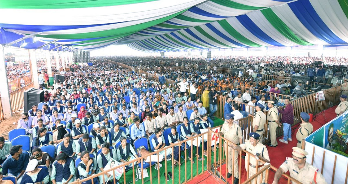 CM YS Jagan East Godavari Kovvur Tour Photos - Sakshi3