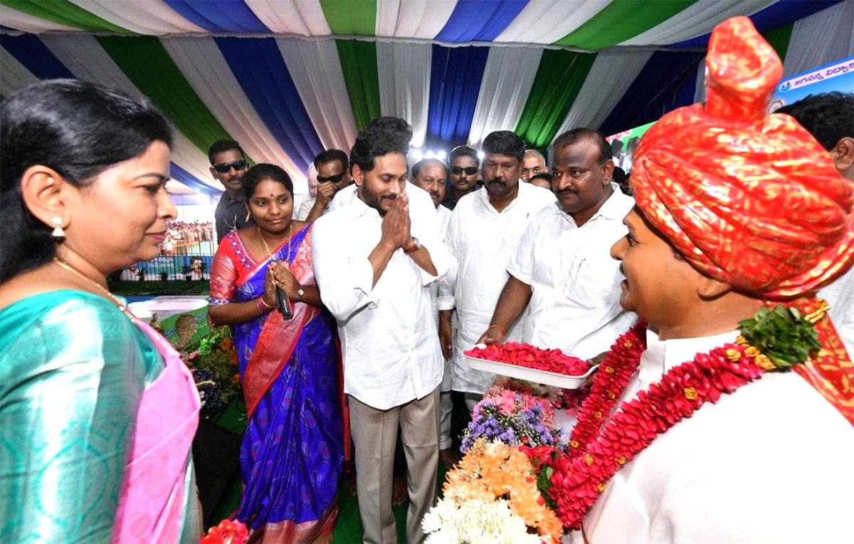 CM YS Jagan East Godavari Kovvur Tour Photos - Sakshi31