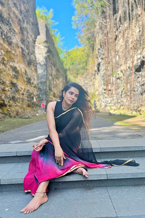 Hariteja vacation photos with family and daughter Photos - Sakshi2