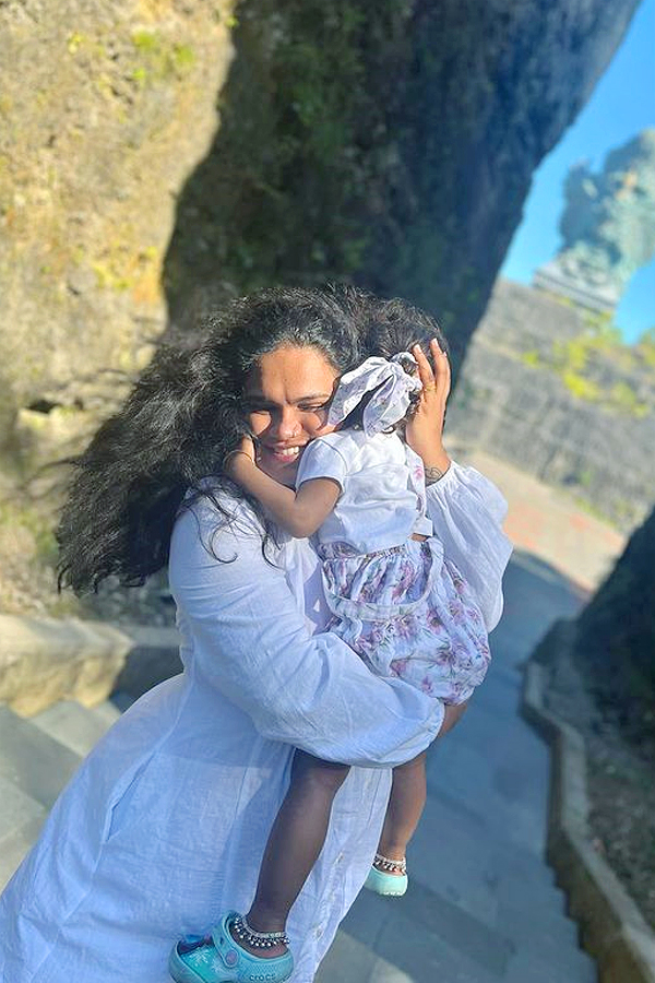 Hariteja vacation photos with family and daughter Photos - Sakshi4