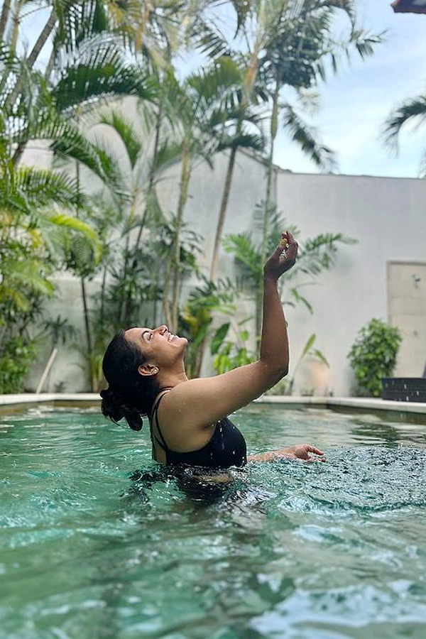 Hariteja vacation photos with family and daughter Photos - Sakshi8