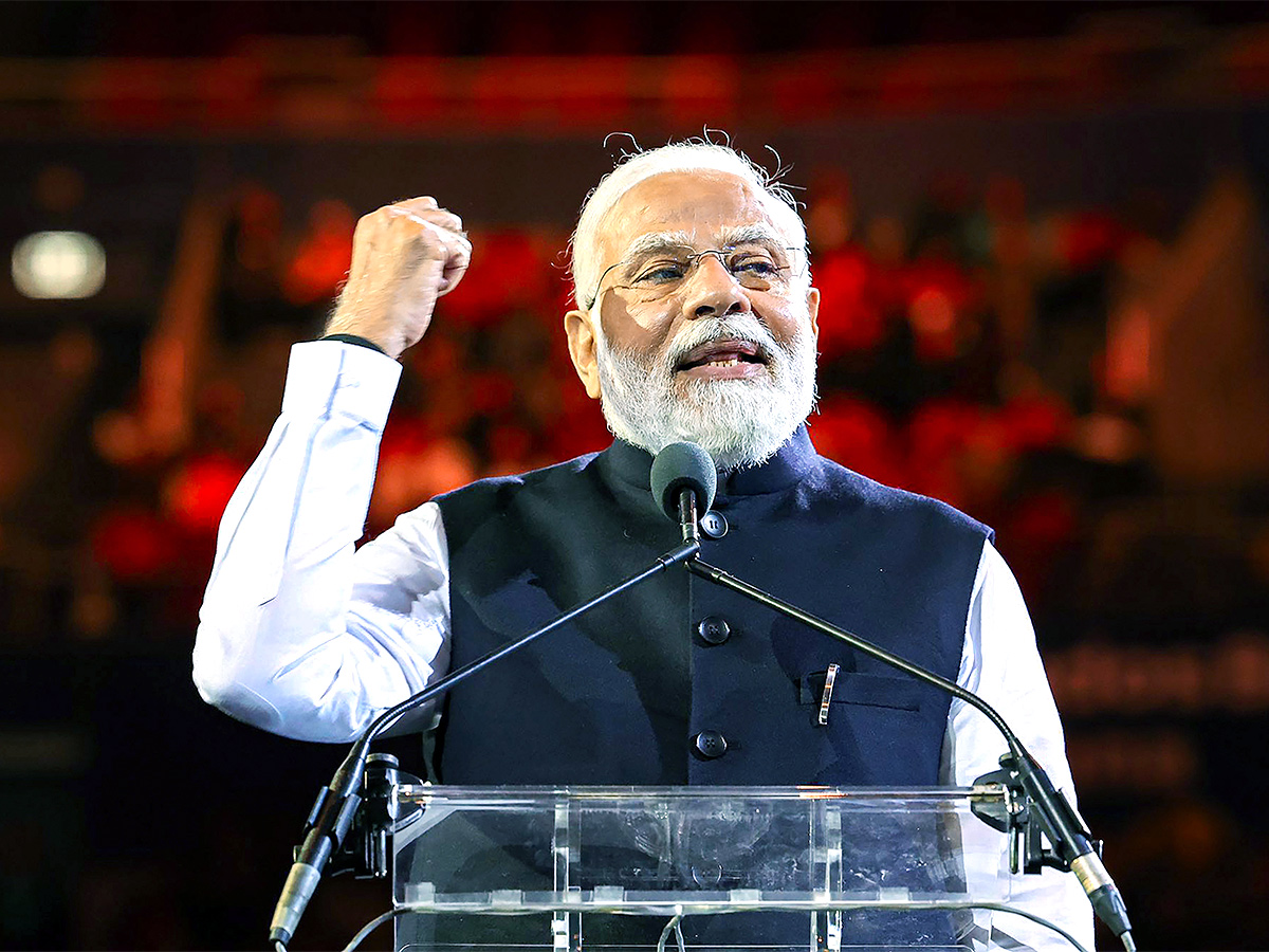 Prime Minister Narendra Modi addresses the Indian community programme in Sydney - Sakshi11