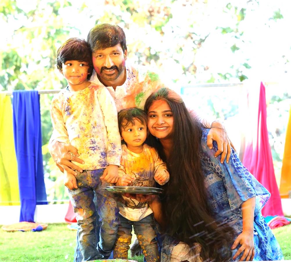 hero gopichand family - Sakshi5