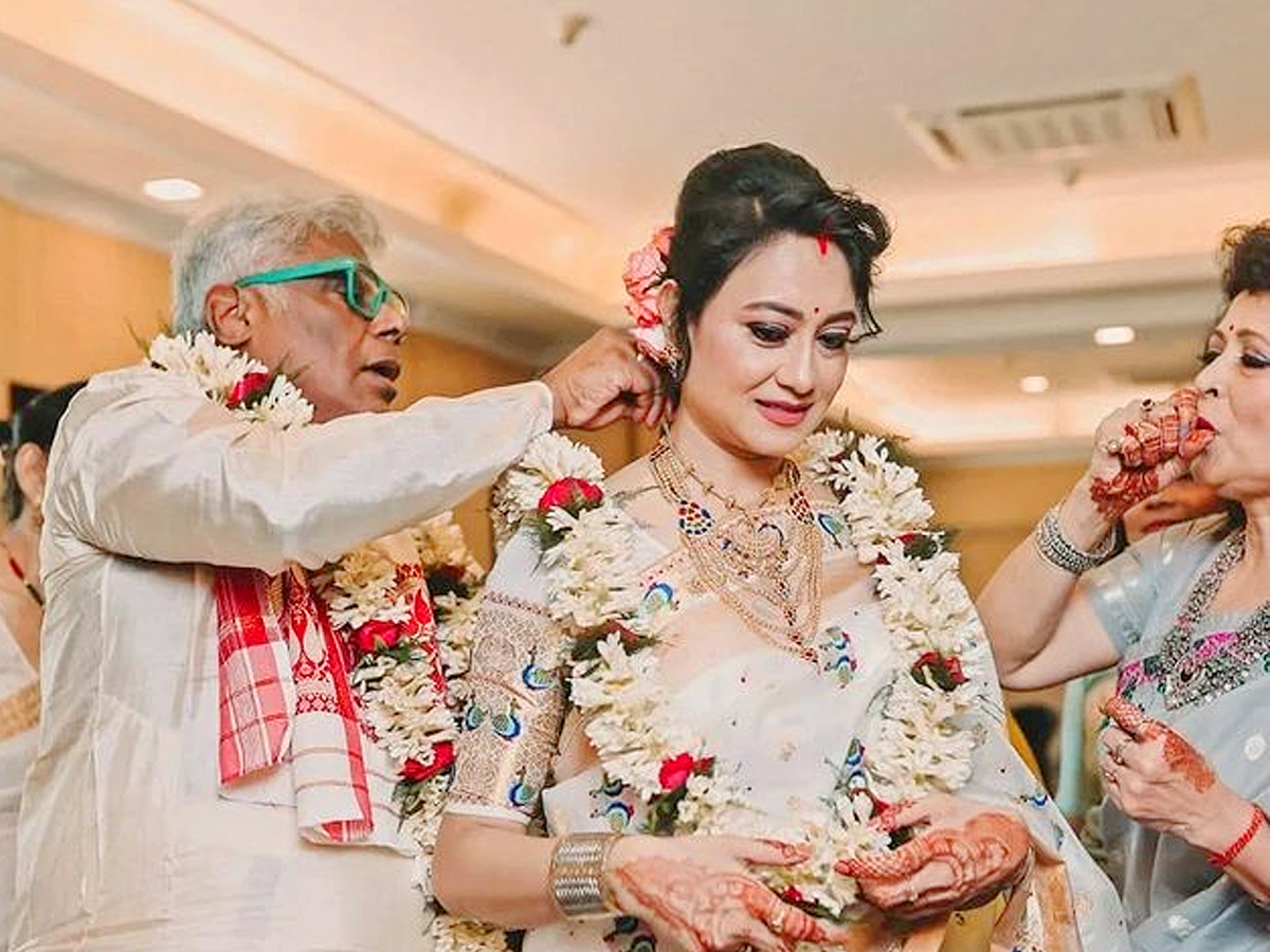 Actor Ashish Vidyarthi Ties The Knot With Rupali Barua Photos - Sakshi2