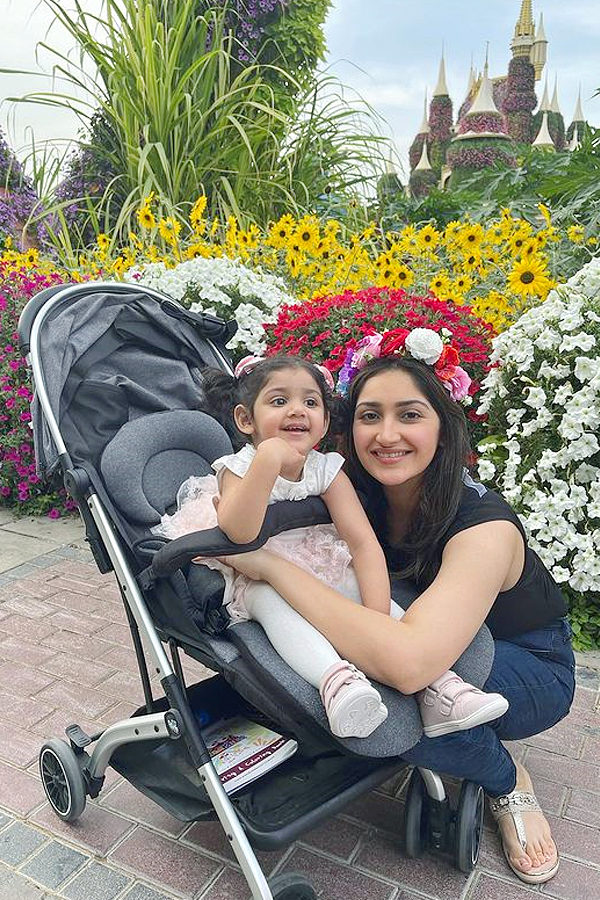 Actors Arya sayesha with her daughter cute Moments Photos - Sakshi9