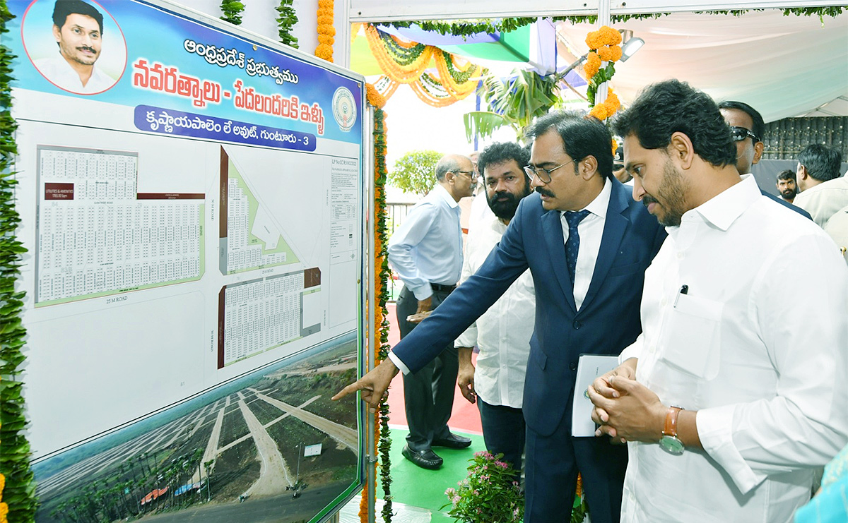 CM YS Jagan Distribute House Site Pattas Program In Amaravati Photos - Sakshi10