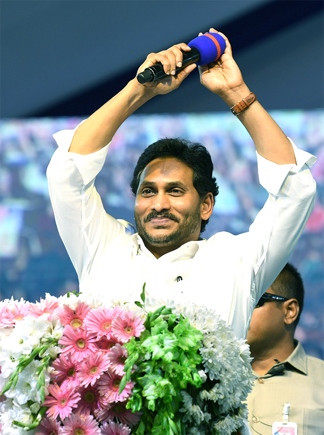 CM YS Jagan Distribute House Site Pattas Program In Amaravati Photos - Sakshi43