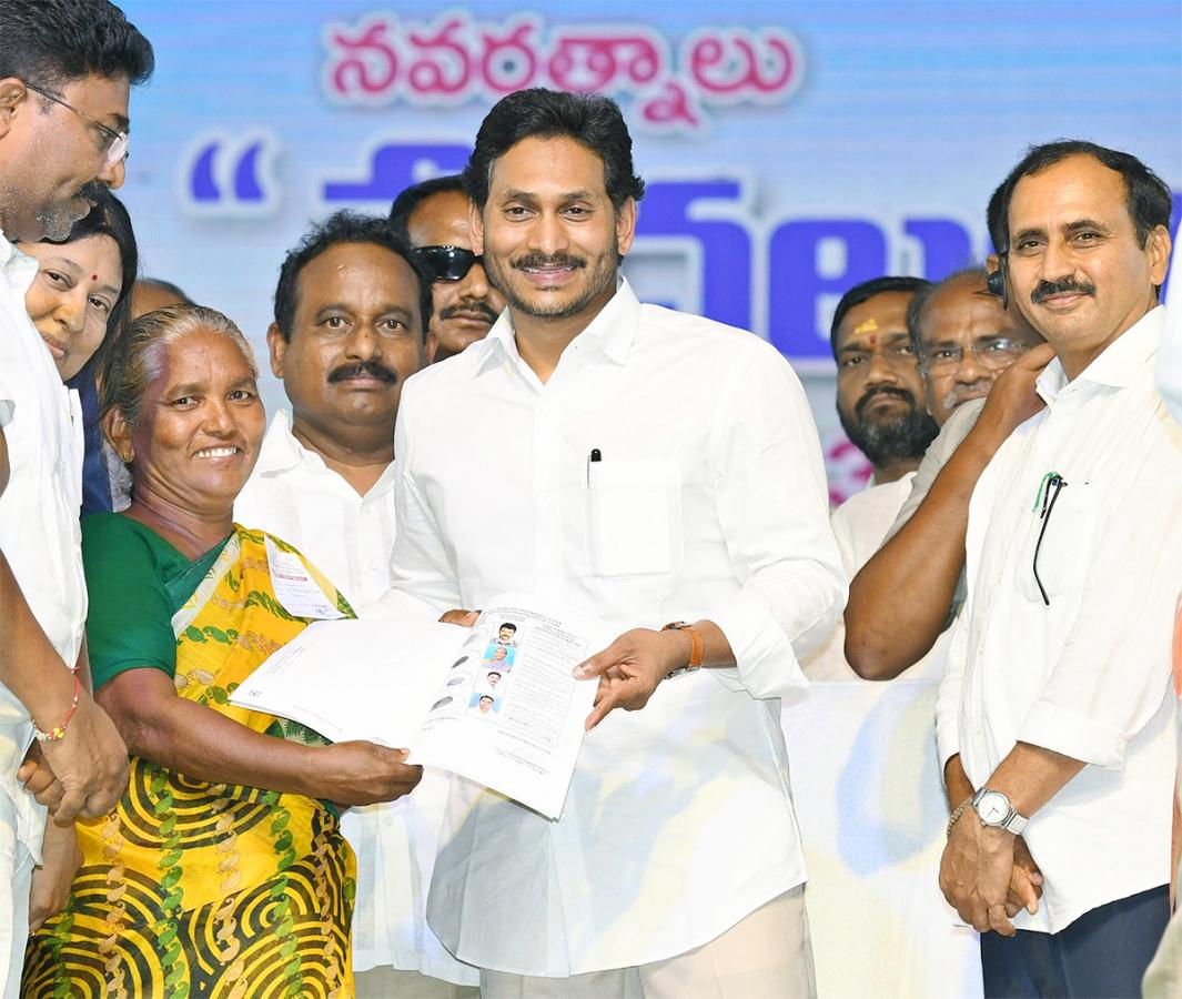 CM YS Jagan Distribute House Site Pattas Program In Amaravati Photos - Sakshi47