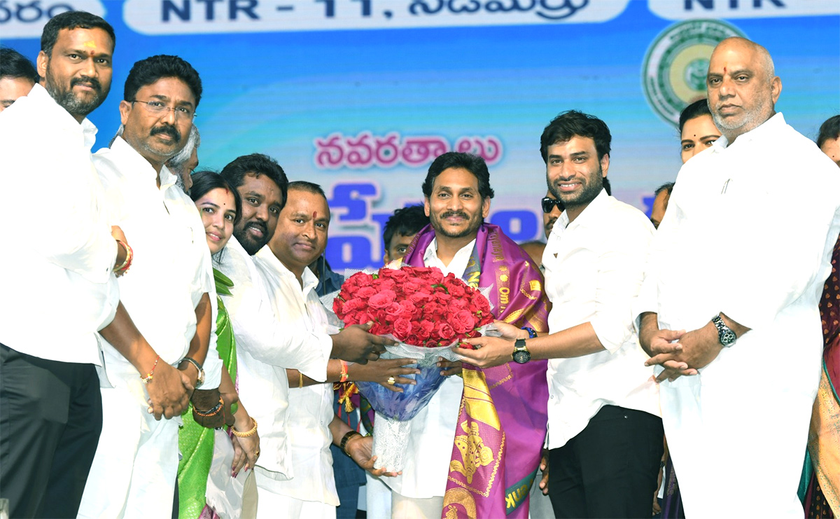 CM YS Jagan Distribute House Site Pattas Program In Amaravati Photos - Sakshi11