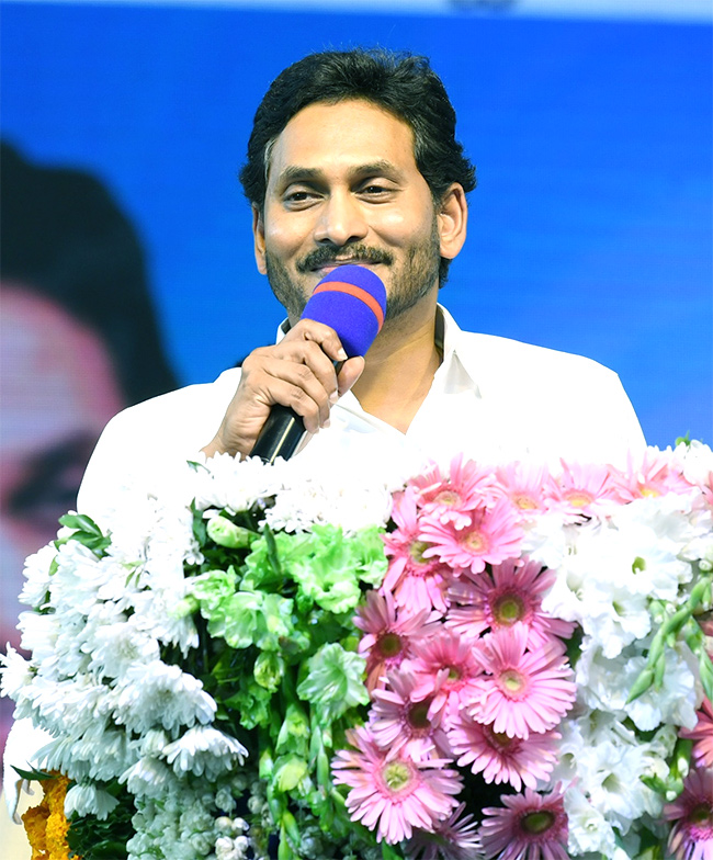 CM YS Jagan Distribute House Site Pattas Program In Amaravati Photos - Sakshi51