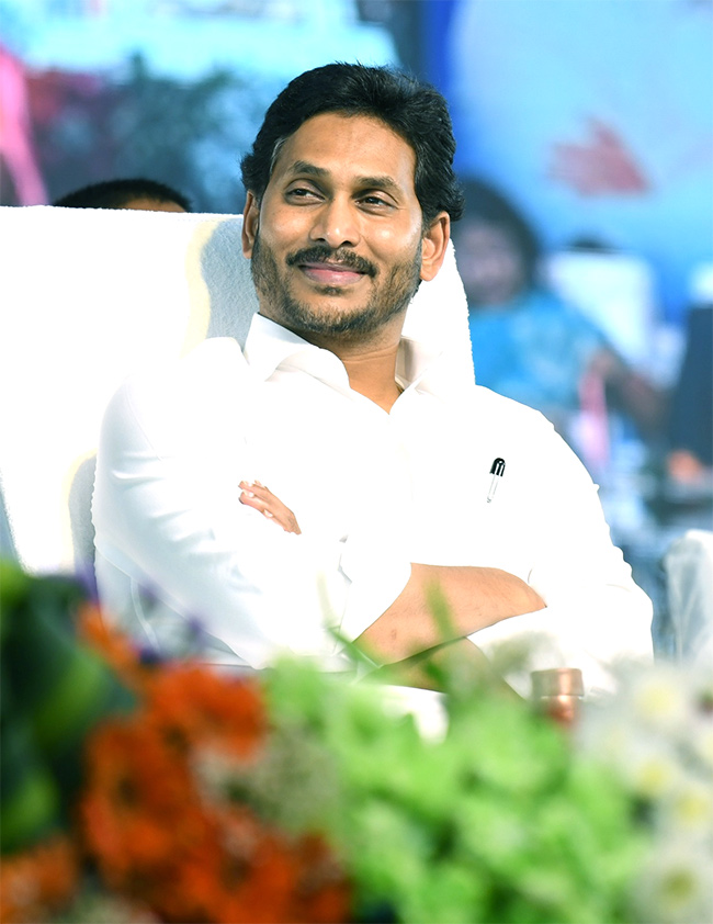 CM YS Jagan Distribute House Site Pattas Program In Amaravati Photos - Sakshi14