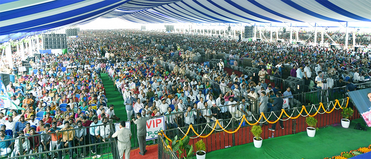 CM YS Jagan Distribute House Site Pattas Program In Amaravati Photos - Sakshi16