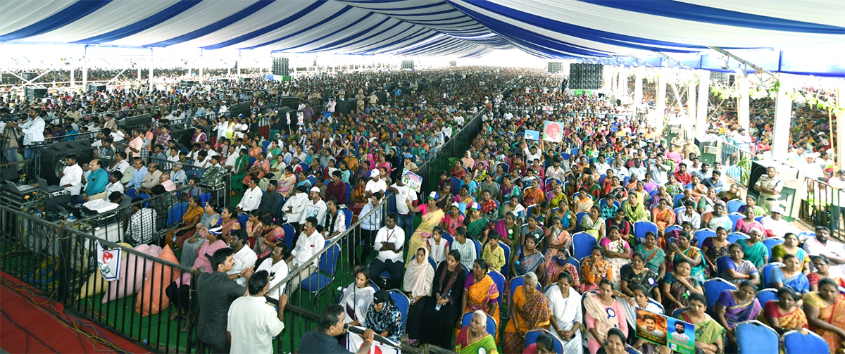 CM YS Jagan Distribute House Site Pattas Program In Amaravati Photos - Sakshi17