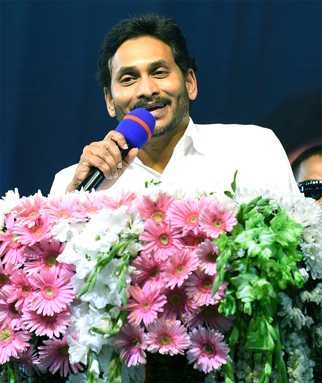 CM YS Jagan Distribute House Site Pattas Program In Amaravati Photos - Sakshi3