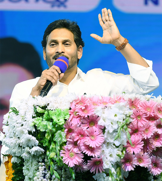 CM YS Jagan Distribute House Site Pattas Program In Amaravati Photos - Sakshi4