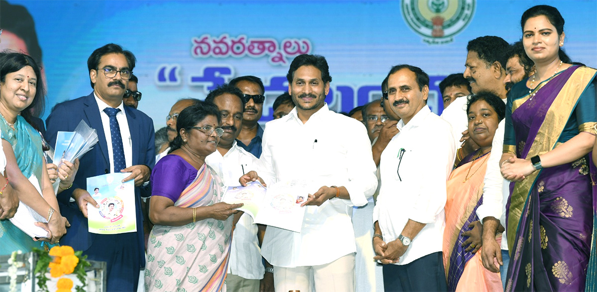 CM YS Jagan Distribute House Site Pattas Program In Amaravati Photos - Sakshi5