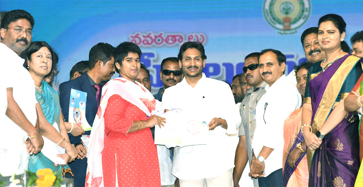 CM YS Jagan Distribute House Site Pattas Program In Amaravati Photos - Sakshi56