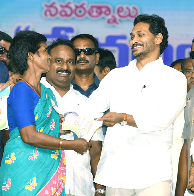 CM YS Jagan Distribute House Site Pattas Program In Amaravati Photos - Sakshi28