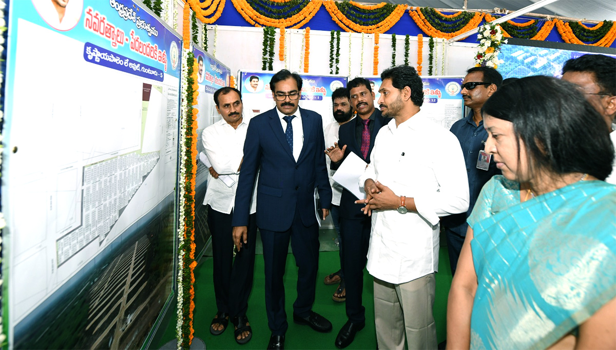 CM YS Jagan Distribute House Site Pattas Program In Amaravati Photos - Sakshi6