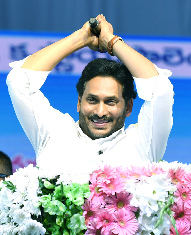 CM YS Jagan Distribute House Site Pattas Program In Amaravati Photos - Sakshi30