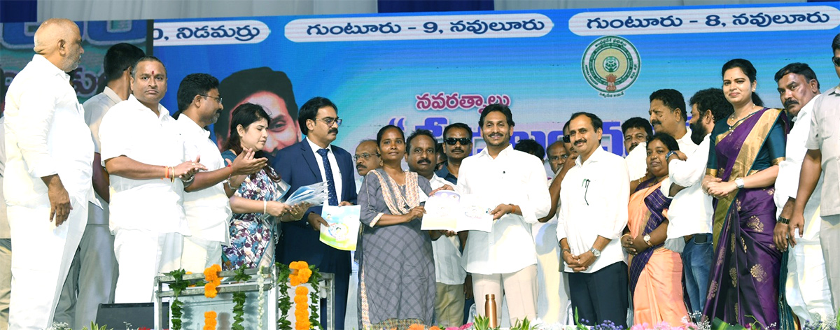 CM YS Jagan Distribute House Site Pattas Program In Amaravati Photos - Sakshi32