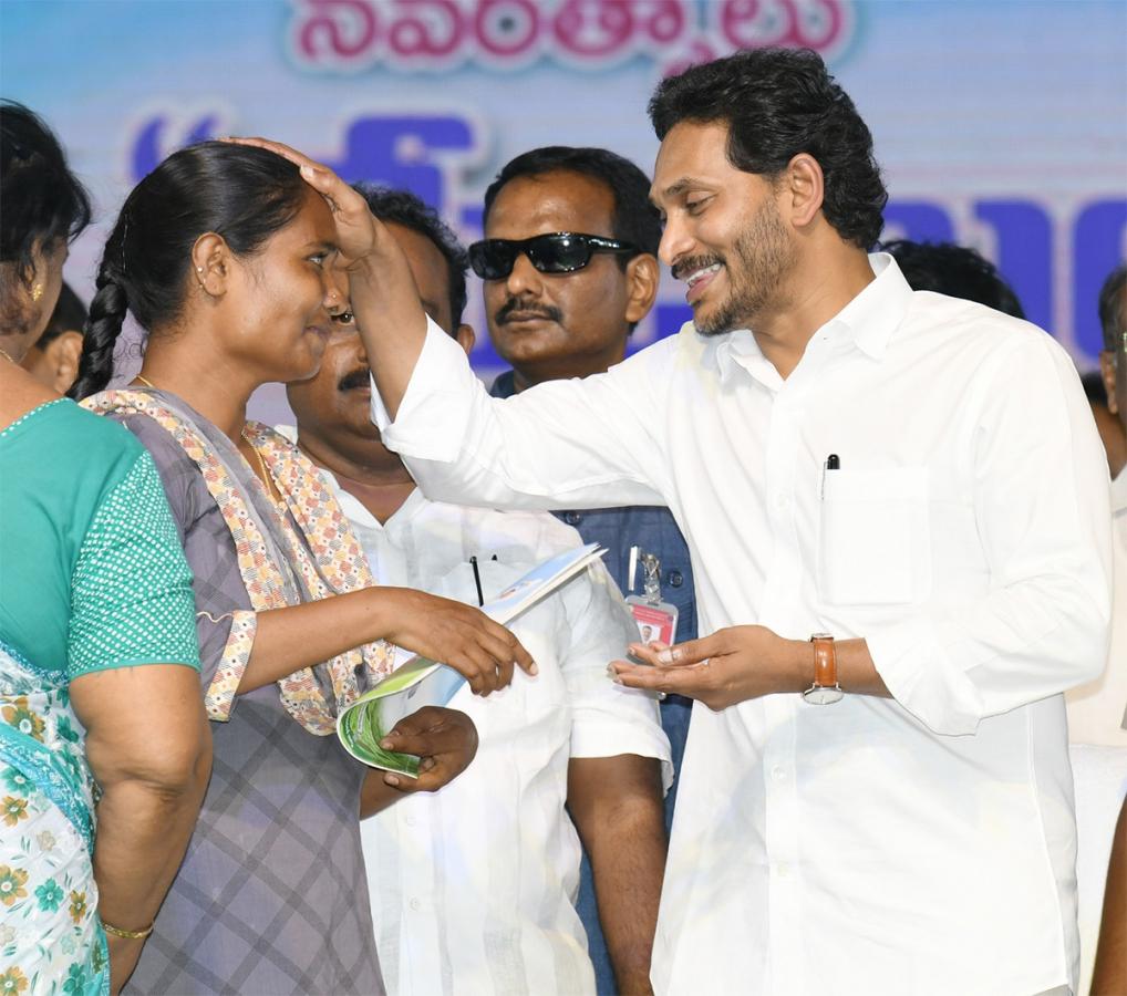 CM YS Jagan Distribute House Site Pattas Program In Amaravati Photos - Sakshi33